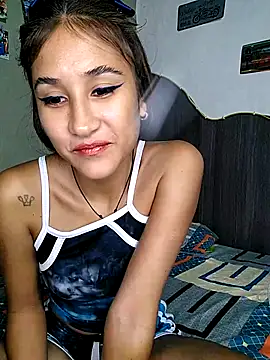 Snapshot of Little_Naughty_Nicole chatting on April 16, 2026, 5:30 am Little Naughty Nicole online show from April 16, 2026, 5:30 am