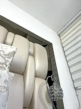 ALISSON FOXXX1 online show from November 4, 2025, 8:19 pm