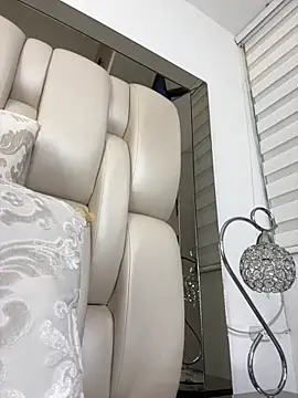 ALISSON FOXXX1 online show from November 6, 2025, 8:43 pm