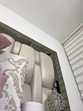 ALISSON FOXXX1 online show from February 5, 2026, 10:58 pm