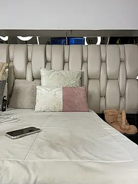 ALISSON FOXXX1 online show from April 6, 2026, 10:54 pm