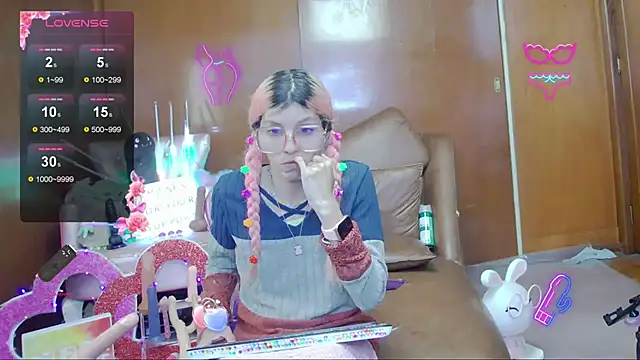 Skinygirl online show from November 5, 2025, 10:10 pm