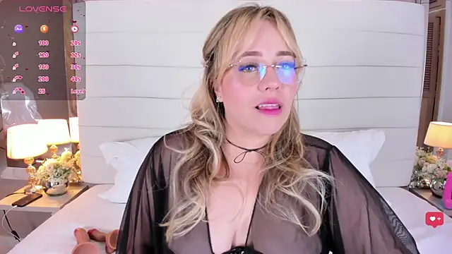 Snapshot of Charlotte93_ chatting on March 7, 2025, 2:34 pm Charlotte93 online show from March 7, 2025, 2:34 pm