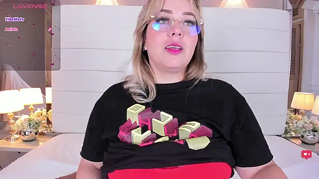 Snapshot of Charlotte93_ chatting on March 15, 2025, 2:45 pm Charlotte93 online show from March 15, 2025, 2:45 pm