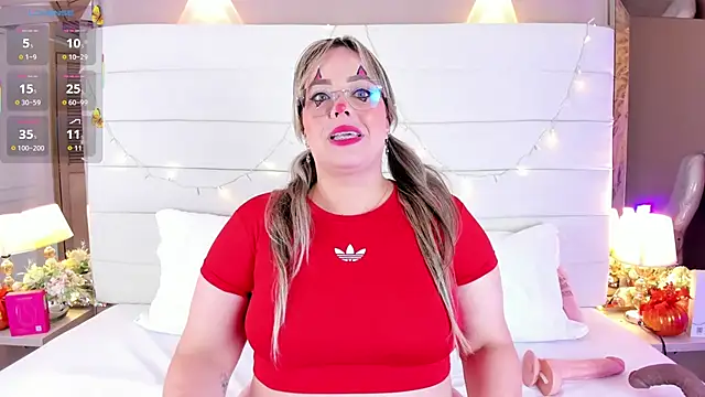 Snapshot of Charlotte93_ chatting on October 14, 2025, 12:06 pm Charlotte93 online show from October 14, 2025, 12:06 pm