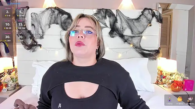 Snapshot of Charlotte93_ chatting on October 17, 2025, 11:57 am Charlotte93 online show from October 17, 2025, 11:57 am