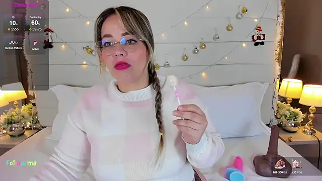 Snapshot of Charlotte93_ chatting on December 2, 2025, 11:59 am Charlotte93 online show from December 2, 2025, 11:59 am