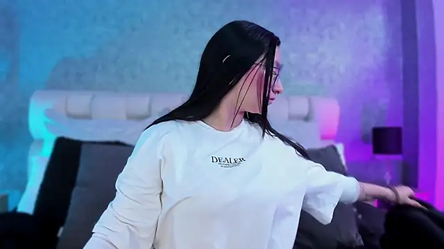 lucy neil online show from January 23, 2025, 7:07 pm