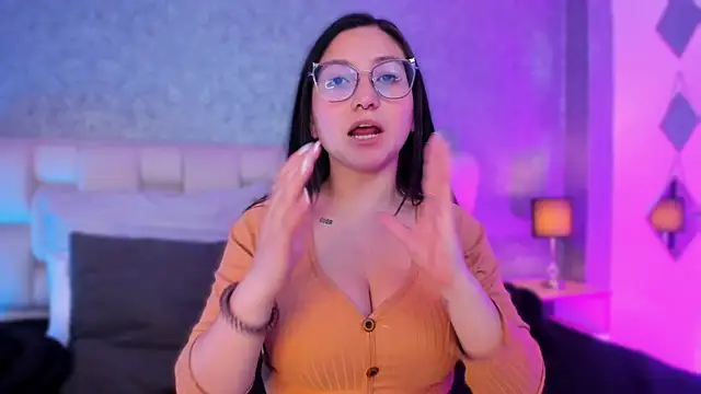 lucy neil online show from February 7, 2025, 11:34 pm