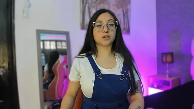 lucy neil online show from February 11, 2025, 7:05 pm