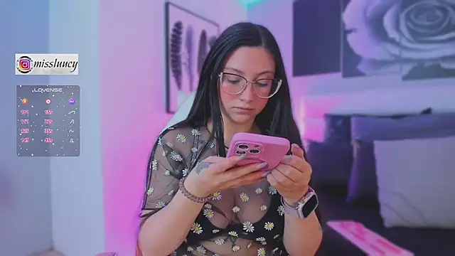 lucy neil online show from September 30, 2025, 7:08 pm