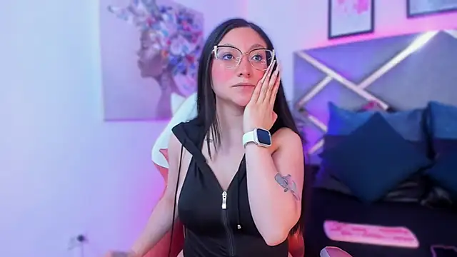 lucy neil online show from October 10, 2025, 2:32 am