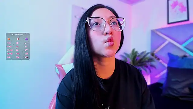 lucy neil online show from November 6, 2025, 2:34 am