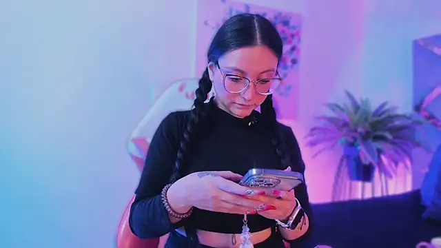 lucy neil online show from January 14, 2026, 2:39 am