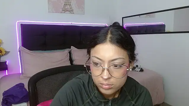 Snapshot of vaness_weet chatting on February 18, 2026, 6:37 pm vaness weet online show from February 18, 2026, 6:37 pm