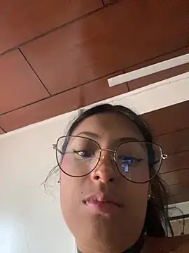 Snapshot of vaness_weet chatting on June 25, 2026, 8:24 pm vaness weet online show from June 25, 2026, 8:24 pm