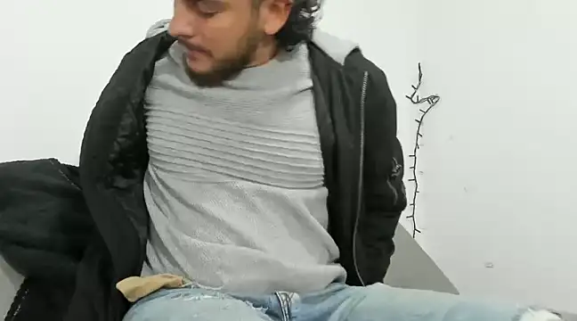 tuyo1995 online show from February 13, 2025, 8:03 pm