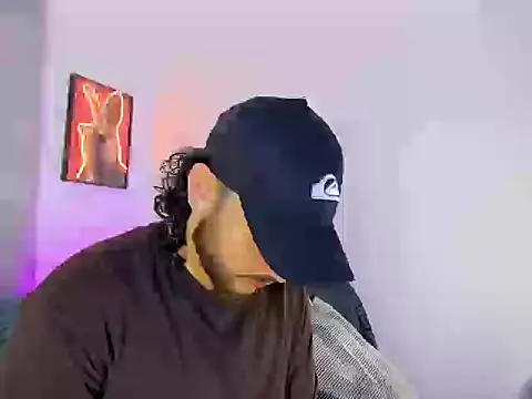 tuyo1995 online show from November 11, 2025, 2:44 am