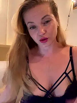 Lady  Maria online show from November 8, 2025, 4:07 pm