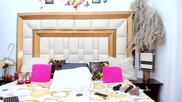 BellaKarla online show from January 25, 2025, 7:39 pm