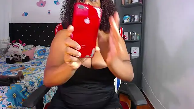 Snapshot of BellaKarla chatting on May 15, 2026, 11:12 pm BellaKarla online show from May 15, 2026, 11:12 pm