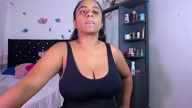 Snapshot of BellaKarla chatting on May 27, 2026, 8:17 pm BellaKarla online show from May 27, 2026, 8:17 pm