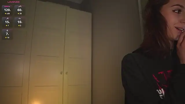 -JuicyMolly- online show from March 15, 2026, 4:02 pm