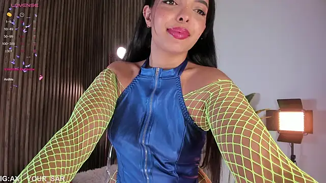 SaraFerrerx online show from October 17, 2025, 7:05 pm