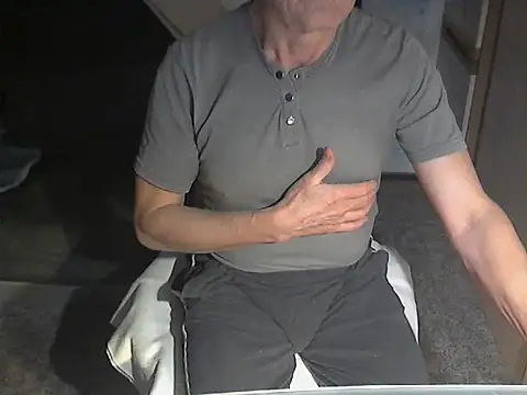 kiam471 online show from December 10, 2024, 11:08 pm