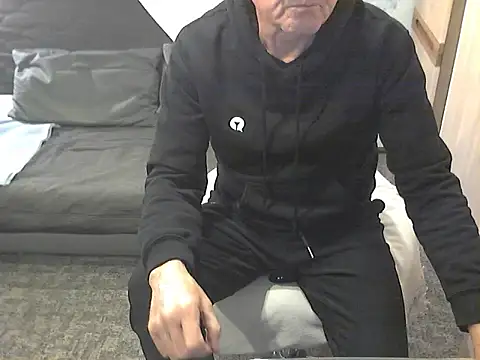 kiam471 online show from November 12, 2025, 6:52 pm