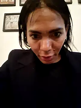 Doll Loren online show from February 17, 2026, 11:33 pm