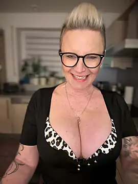 German Milf online show from January 16, 2025, 6:06 pm