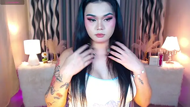 Ella Fantasiax online show from November 10, 2025, 4:17 pm