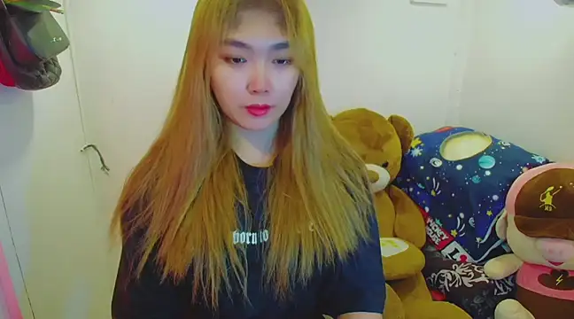 TR4NSCUTI3 online show from February 1, 2025, 9:51 pm