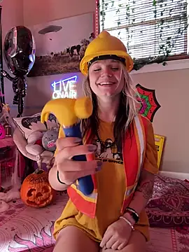 Snapshot of Cutiepiespanks chatting on October 27, 2025, 8:35 pm Cutiepiespanks online show from October 27, 2025, 8:35 pm