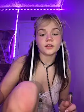 Snapshot of Cutiepiespanks chatting on November 7, 2025, 9:37 pm Cutiepiespanks online show from November 7, 2025, 9:37 pm