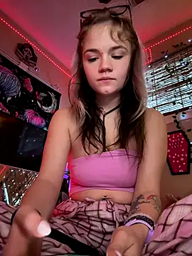 Snapshot of Cutiepiespanks chatting on December 2, 2025, 1:17 pm Cutiepiespanks online show from December 2, 2025, 1:17 pm