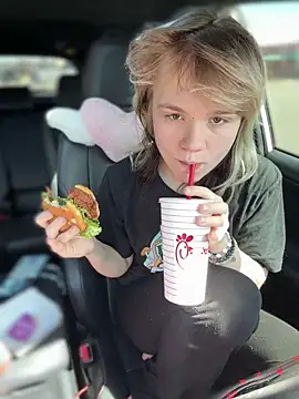 Snapshot of Cutiepiespanks chatting on March 18, 2026, 5:38 pm Cutiepiespanks online show from March 18, 2026, 5:38 pm