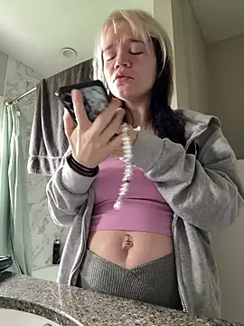 Snapshot of Cutiepiespanks chatting on April 2, 2026, 4:48 pm Cutiepiespanks online show from April 2, 2026, 4:48 pm