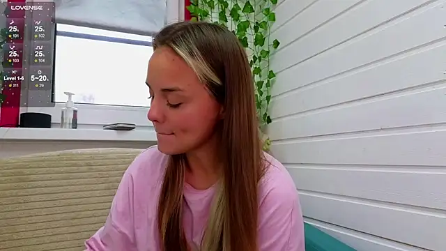 Misss Vikk online show from October 19, 2025, 6:47 am