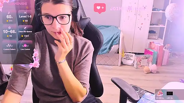 MollyLollipop online show from November 12, 2025, 4:57 am