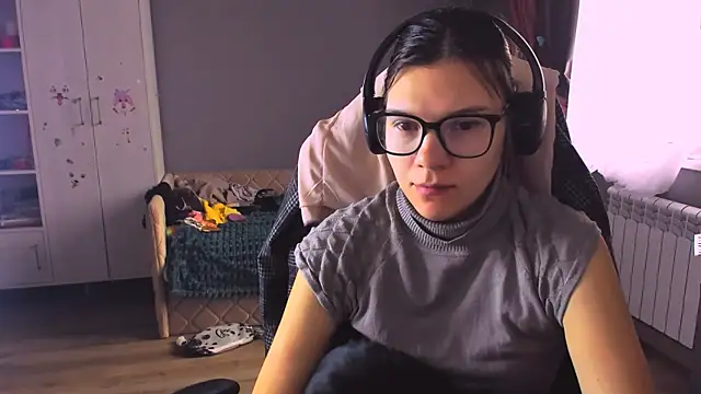 MollyLollipop online show from December 4, 2025, 4:22 am