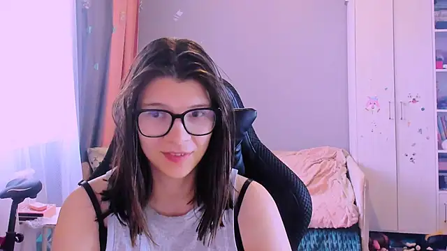 MollyLollipop online show from May 28, 2026, 5:27 am
