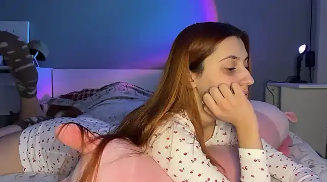 Snapshot of Uniarten chatting on December 15, 2024, 3:31 pm Uniarten online show from December 15, 2024, 3:31 pm