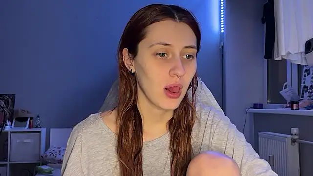 Snapshot of Uniarten chatting on October 28, 2025, 6:10 pm Uniarten online show from October 28, 2025, 6:10 pm