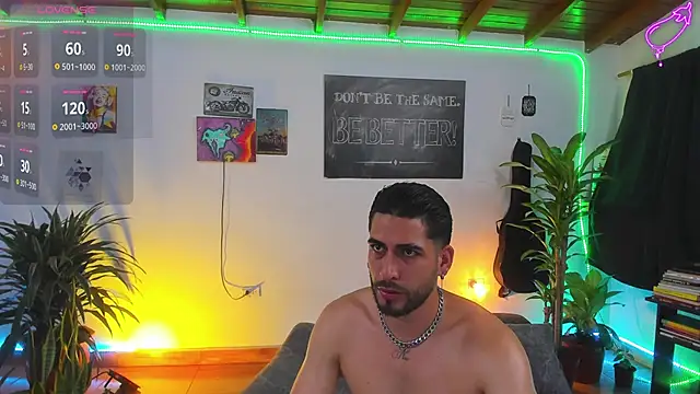 Snapshot of RyanCarter_ chatting on October 13, 2025, 12:32 am RyanCarter online show from October 13, 2025, 12:32 am