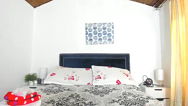 ZulyMichels online show from March 21, 2025, 12:39 pm