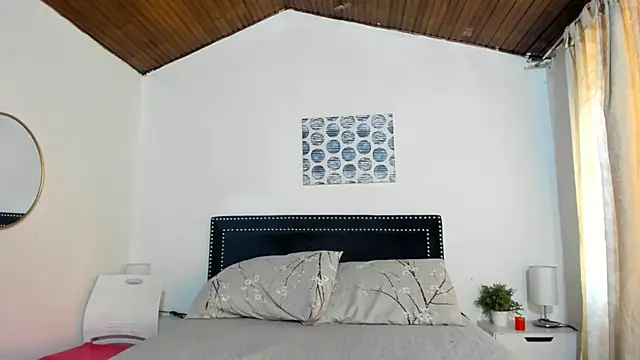 ZulyMichels online show from November 12, 2025, 12:27 pm