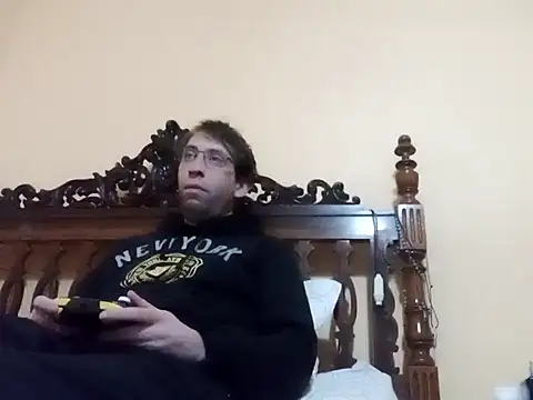 Snapshot of White_rabbit_ chatting on January 7, 2025, 3:02 pm White rabbit online show from January 7, 2025, 3:02 pm