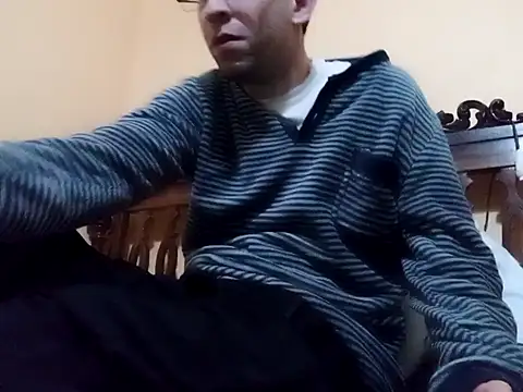 Snapshot of White_rabbit_ chatting on February 6, 2025, 8:34 pm White rabbit online show from February 6, 2025, 8:34 pm